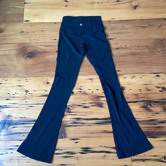 Lulu lemon black flared leggings - Picture 2 of 3